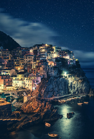 Night town cliff bridge boats - cinematic photography free wallpaper