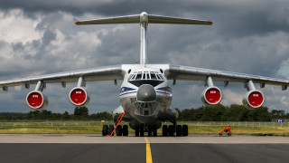 Airplane runway cloudy sky arabesque - circle free wallpaper