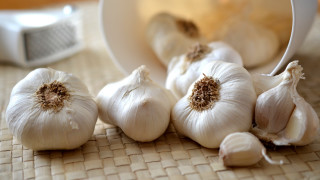 Garlic bulb bowl knife brick - corneille free wallpaper
