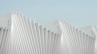 White building clock sky clouds - a large white building free wallpaper