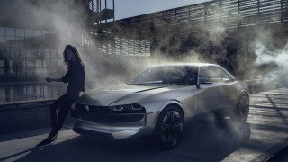 Woman car smoke urban digital - a car in the background free wallpaper