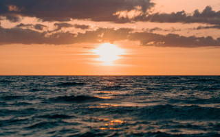 Sunset ocean boat clouds horizon 2 - a sunset over the ocean free wallpaper