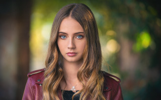 Blonde woman leather jacket christmas - a green background and trees free wallpaper