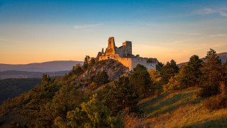 Castle hill trees mountains sunset - bela čikoš sesija free wallpaper