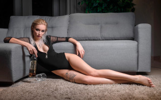 Woman blackbodysuit couch tattoo alcohol - the floor next free wallpaper