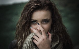 Woman ring scarf portrait photorealistic - her finger free wallpaper