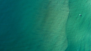 Boat green ocean beach minimalism - 4 k wallpaper free wallpaper
