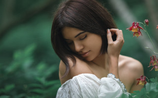 Woman white dress flower giantess - her shoulder free wallpaper