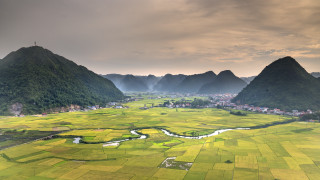 Valley river mountains cloudy sky 3 - dai xi free wallpaper
