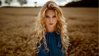Blonde woman wheat field photorealistic - artur tarnowski free wallpaper