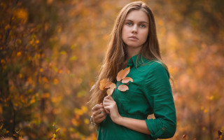 Woman green shirt holding leaf - a green shirt holding free wallpaper
