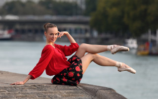Woman red shirt black skirt 2 - a red shirt free wallpaper