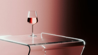 Wine glass pink background 3d - a pink wall behind free wallpaper