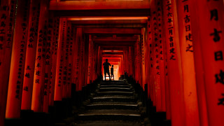 Man tunnel of red tori - a tunnel free wallpaper