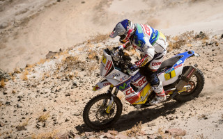 Desert dirt bike rocks grass - a person riding free wallpaper