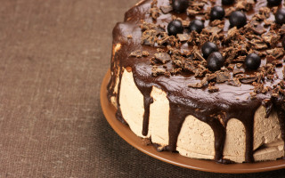 Chocolate cake frosting chocolate chips 2 - a chocolate cake free wallpaper