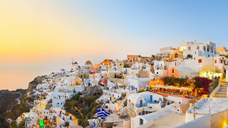 Cliff town sunset people castle - a view of a town free wallpaper