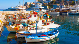 Harbor boats city hill sky - a harbor next free wallpaper