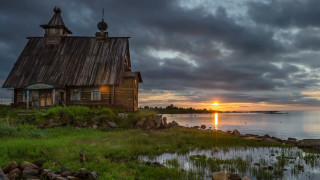 Wooden house green field water - andrey ryabovichev free wallpaper