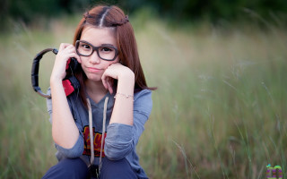 Girl glasses field cellphone outdoors - glass free wallpaper