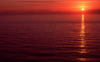 Sunset ocean boat distance person - a sunset over the ocean free wallpaper