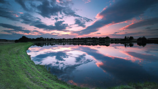 Lake grassy bank cloudy sky - beautiful free wallpaper for desktop