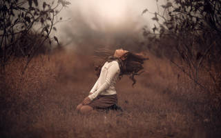 Woman kneeling autumn nature wind - brooke shaden free wallpaper