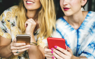 Women sitting cell phones together - product photo free wallpaper