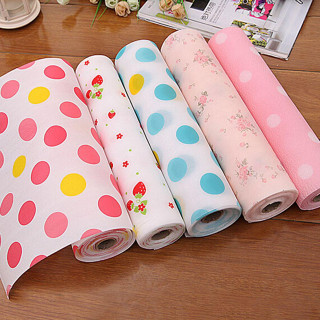 Polka dot paper rolls vase - free happy birthday wallpaper