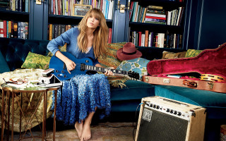 Woman couch guitar hat bookcase - studio photo free wallpaper