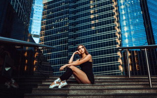 Woman sitting stairs cityscape architecture - a city skyline in the background free wallpaper