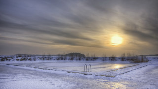 Snowy field sun clouds pool - a few cloud above free wallpaper