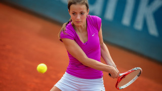 Tennis woman purple shirt white - a purple shirt free wallpaper