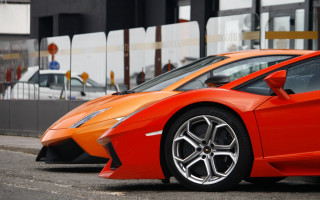 Red orange sports car glass - perfect symmetry free wallpaper