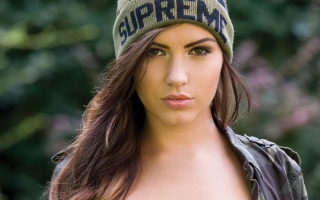 Woman hat jacket graffiti portrait - graffiti art free wallpaper