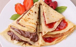 Pancakes chocolate strawberries food photography - a strawberry free wallpaper