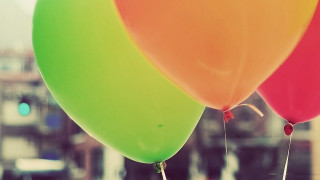 Balloons city night moon sky - cheerful free wallpaper