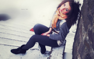 Woman sitting red face winter - anna hotchkis free wallpaper