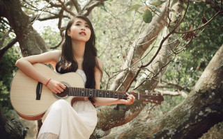 Woman sitting tree guitar smiling - the sky free wallpaper