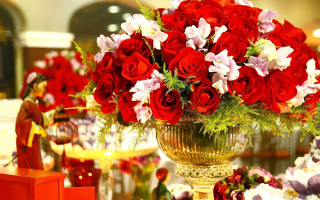 Vase flowers birthday cake romanticism - a red box free wallpaper
