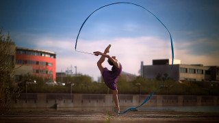 Handstand hoop sculpture cityscape outdoors - fabien charuau free wallpaper