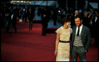 Man woman redcarpet smiling formal - ed benedict free wallpaper