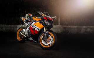 Motorcycle parking lot night light - the back of its free wallpaper