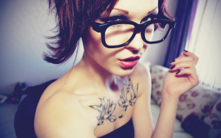 Woman glasses tattoo cigarette blue - glass free wallpaper