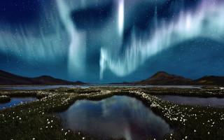 Lake sky lights mountain reflection - many light free wallpaper