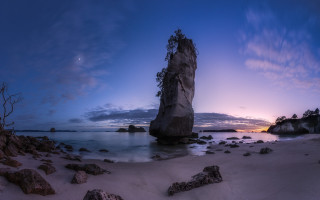 Beach rock moon dusk clouds - dusk free wallpaper