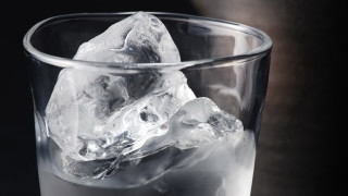 Glass ice cubes table black - a black background photo free wallpaper