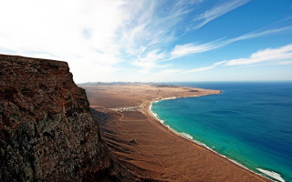 Beach cliff desert blue sky - a matte painting free wallpaper for desktop
