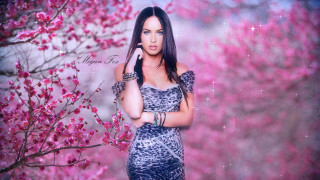 Alice mason pink flower dress - a phone free wallpaper
