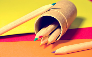 Pencils table pencilholder yellow red - a childs free wallpaper